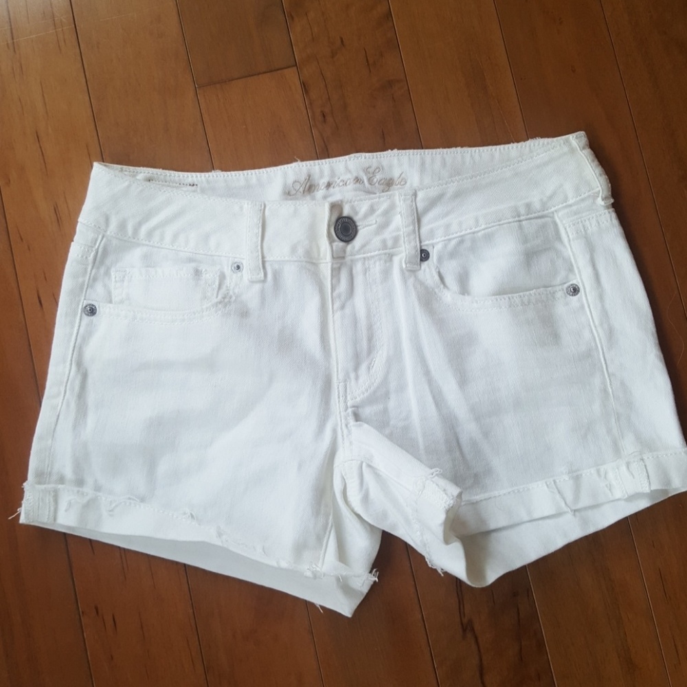 White American Eagle Shorts!
